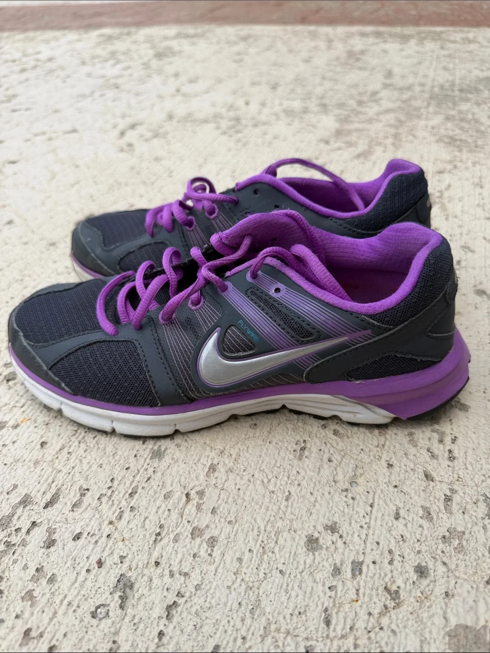 Nike Women's Black and Purple Athletic Running Shoes